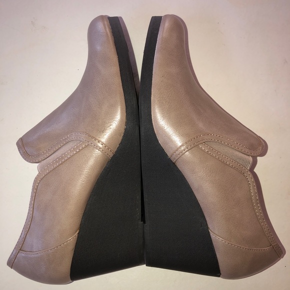 LIFE STRIDE Wedge Ankle Boots Slip-On Beige NWOB (10 M) - Picture 5 of 15